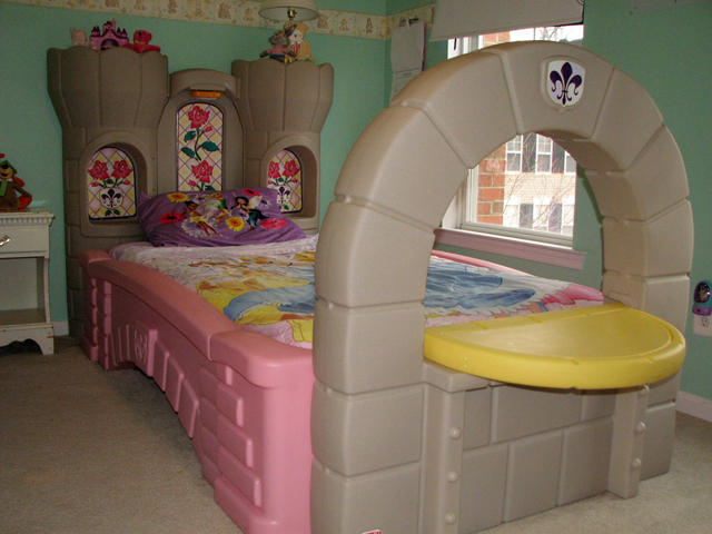 little tikes castle bed